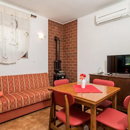3 Bedroom Lovely In Nyaraló