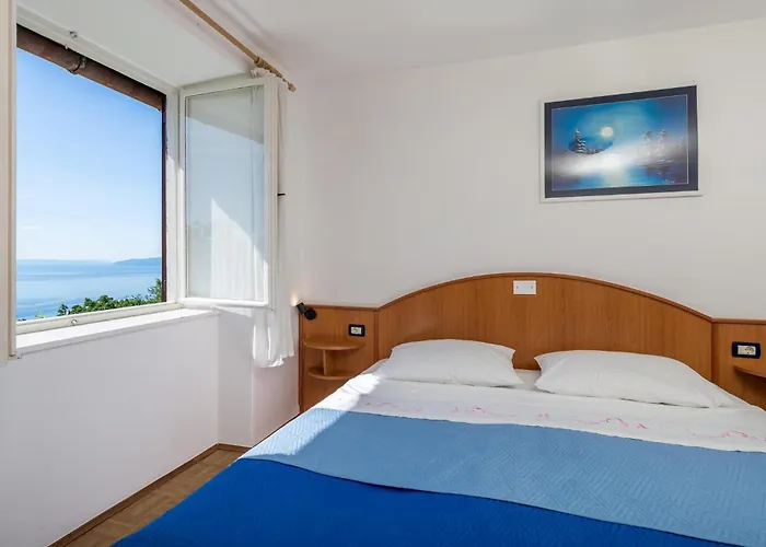 3 Bedroom Lovely In Nyaraló Lovran